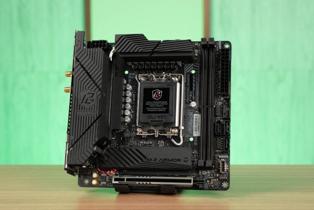 ASRock Phantom Gaming B790I Lightning WiFi 04