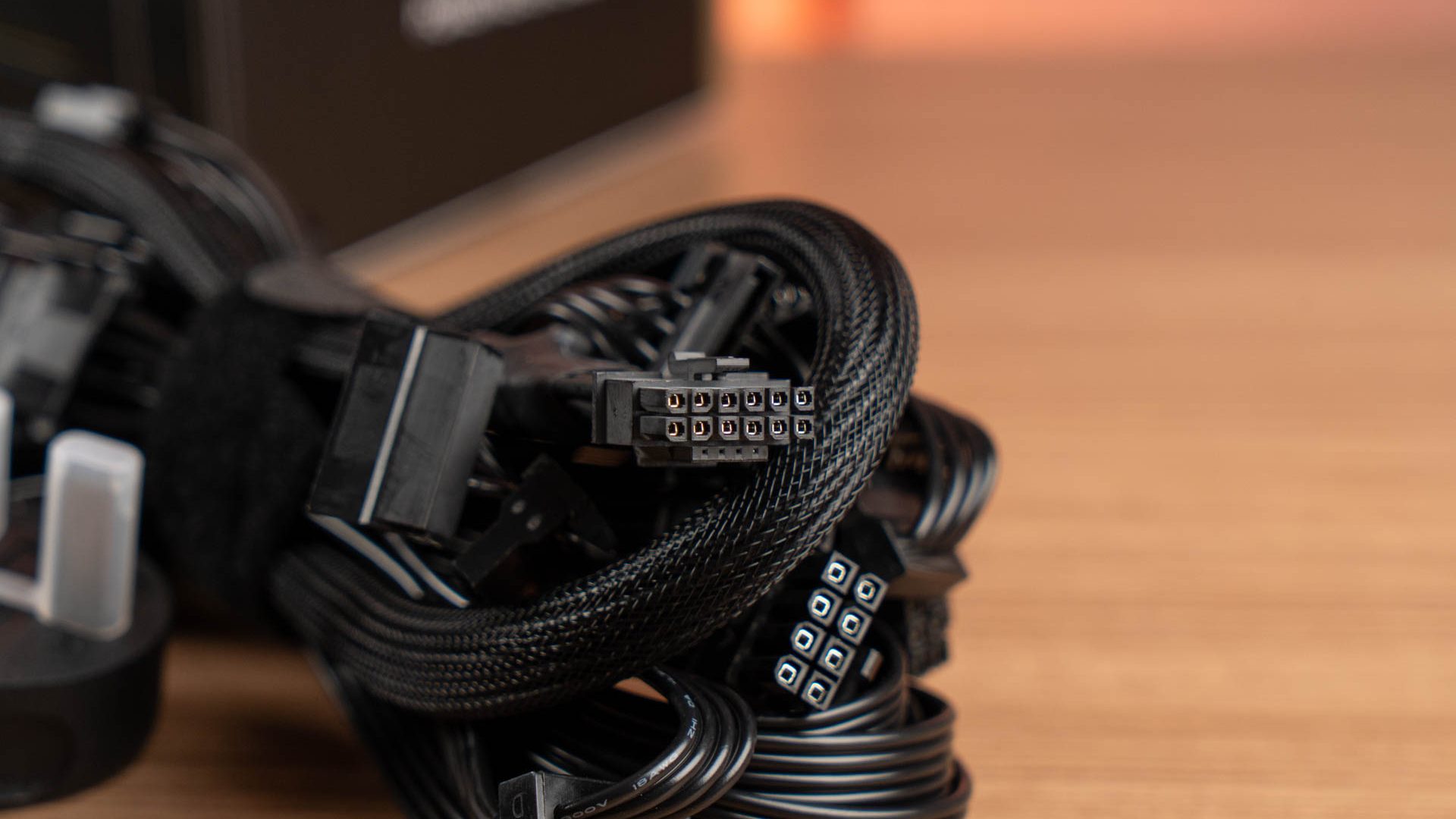 FSP Hydro PTM Pro 1200W 06 FSP Hydro PTM Pro 1200W 06