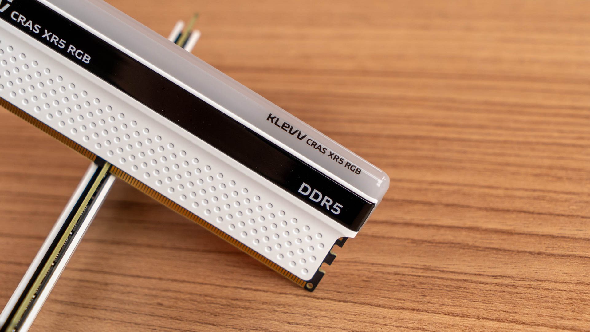 KLEVV CRAS XR5 RGB 06 KLEVV CRAS XR5 RGB 06