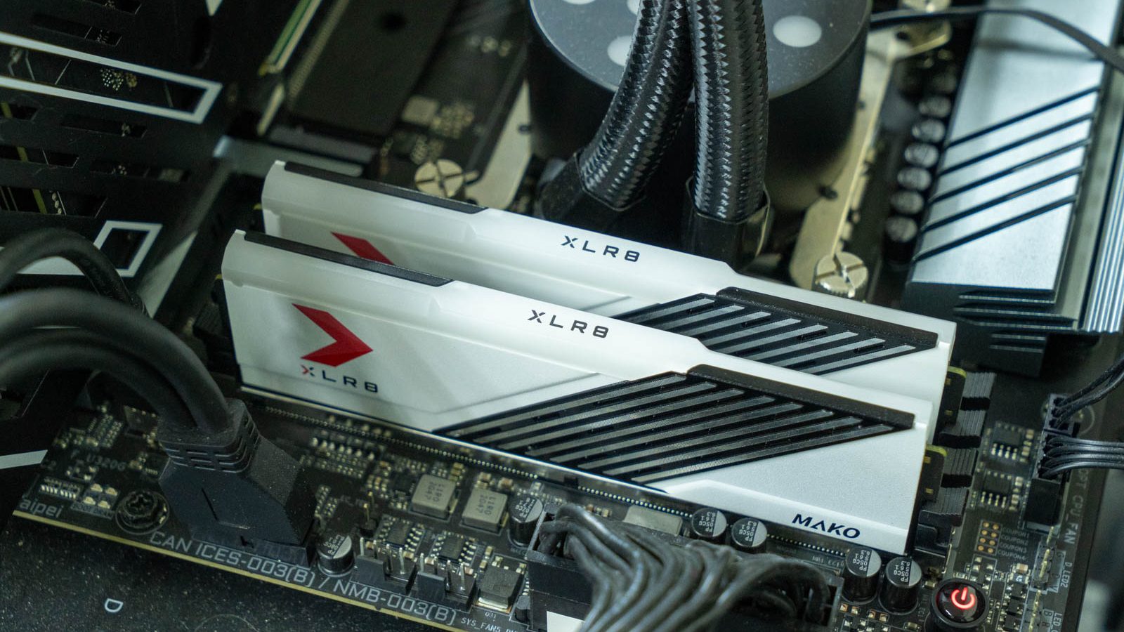 XLR8 Gaming MAKO EPIC X RGB DDR5 6400MHz 10 XLR8 Gaming MAKO EPIC X RGB DDR5 6400MHz 10